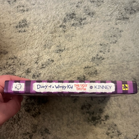 Diary of a Wimpy Kid Book 5 The Ugly Truth by Jeff Kinney Hard Cover - Picture 2 of 4